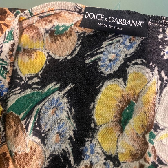 Dolce & Gabbana silk and cashmere v neck sweater - Picture 13 of 13